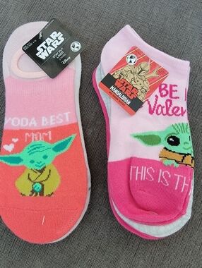 (Ladies shoe size 4-10) 4 Pairs of Yoda Socks